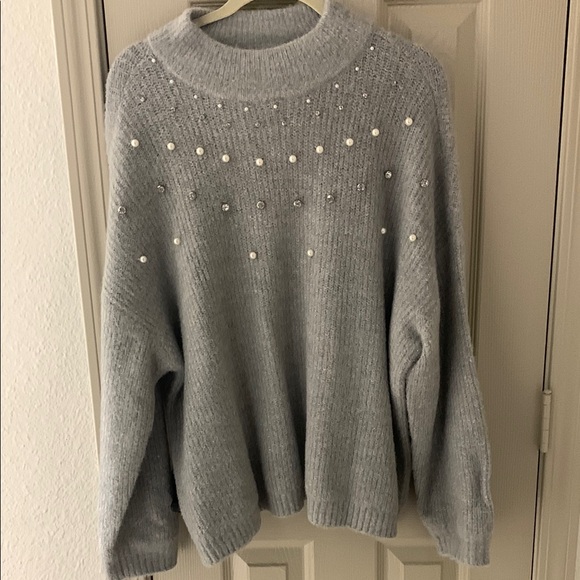 Maurices Sweaters - Maurices EUC Sparkly Gray Sweater with Pearl Accents